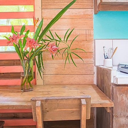 Bee Happy Studio Cahuita Luaran gambar