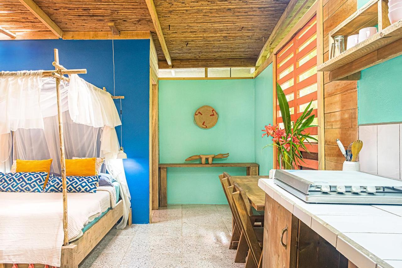 Bee Happy Studio Cahuita Luaran gambar