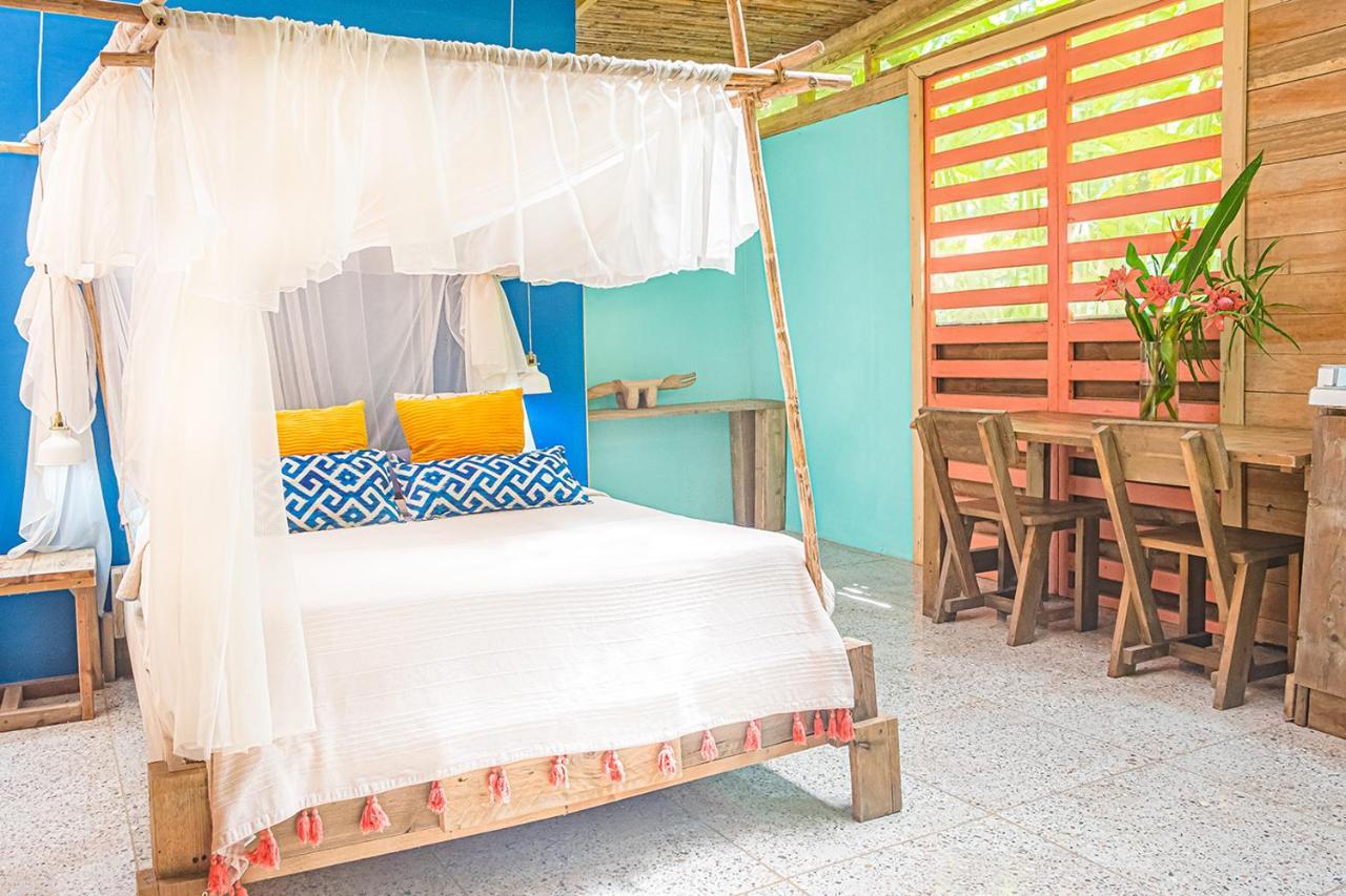 Bee Happy Studio Cahuita Luaran gambar